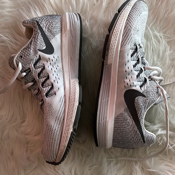 [Nike] Zoom Running Shoes - Picture 3 of 9